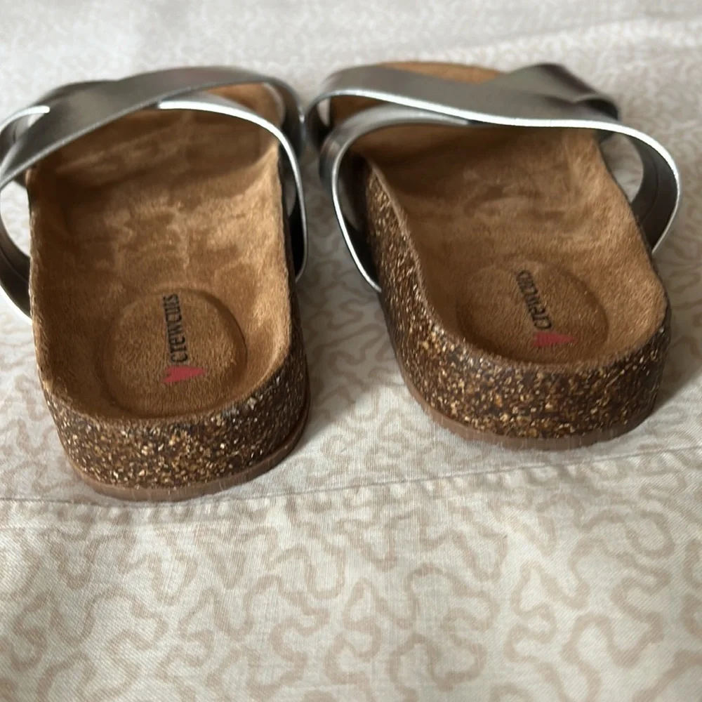 NWT Crewcuts girls silver metallic sandals that fits size 3